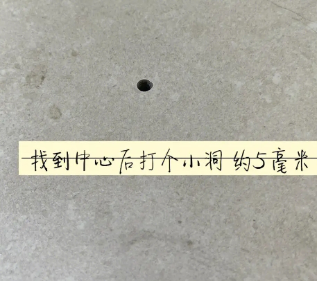 酒泉瓷砖空鼓维修公司专业解答在瓷砖铺贴过程中，如果砂料搅拌不均匀，将会带来以下问题