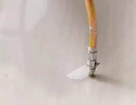 酒泉瓷砖空鼓维修公司专业解答在瓷砖铺贴过程中，如果使用的砂料过粗（如全部使用了粗砂），可能会导致以下问题